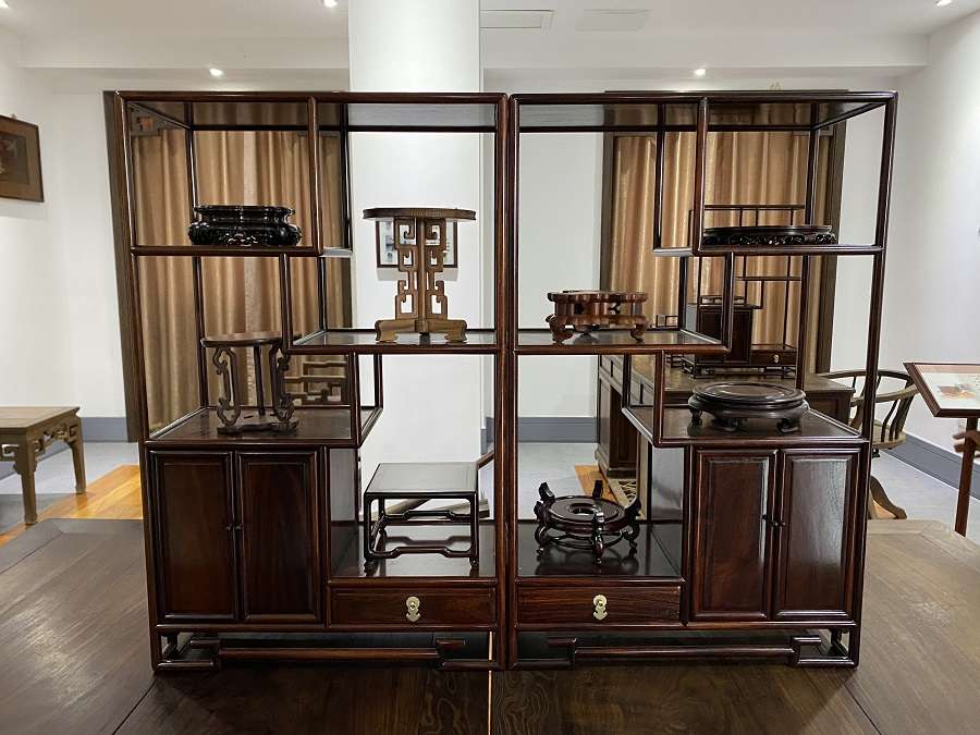 83雕刻家具《檀香紫檀博古橱》王金祥76×48×23（cm）.jpg