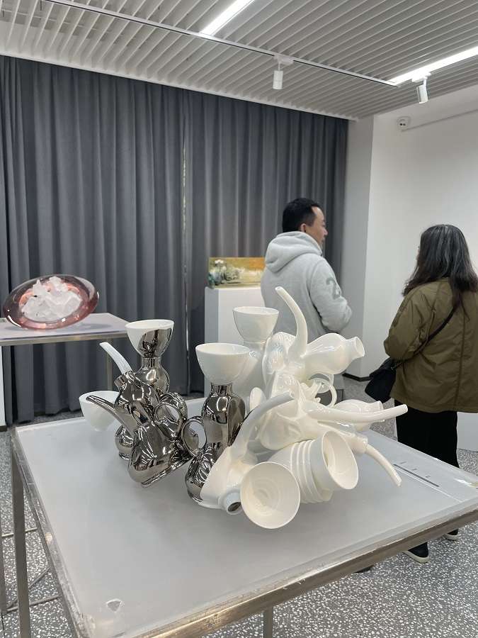86陶瓷《集合》蒋炎50×35×26（cm）.jpg