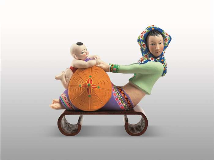 民间艺术  龚琦  亲情  惠山泥人  23cm×10cm×16cm  无锡 253960.jpg