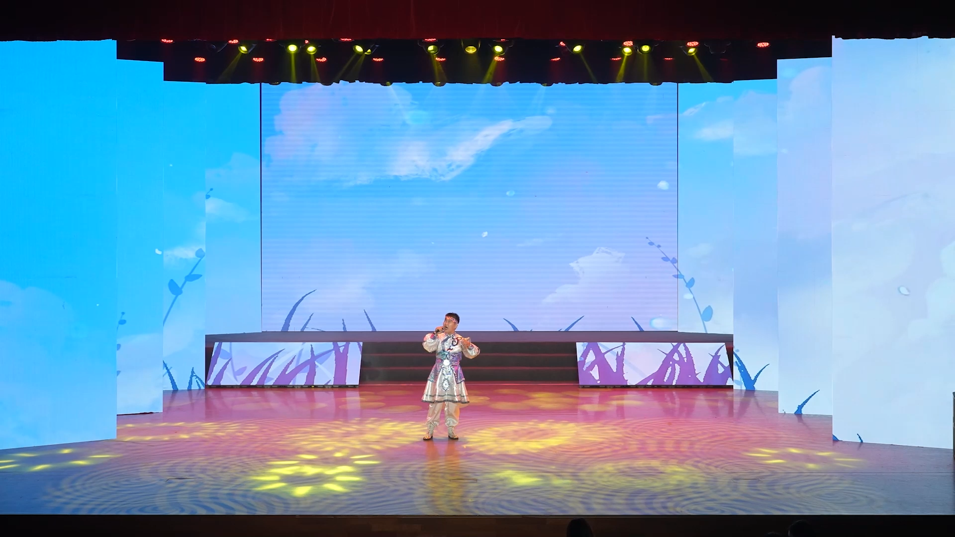 08歌曲《钢嘎哈拉黑骏马》演唱：仇俊懿（[00_03_33][20231127-140101].png